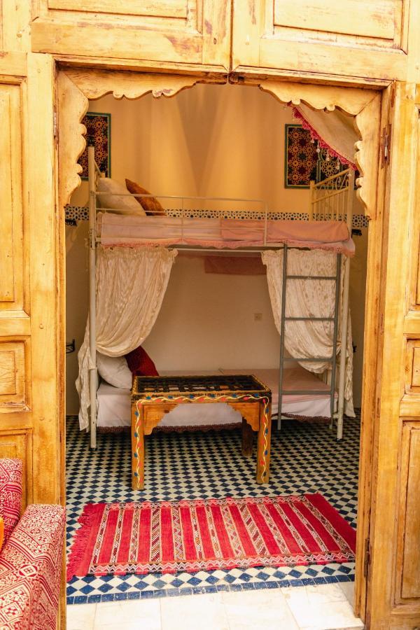 Sendis Dar Hostel Fez Bagian luar foto