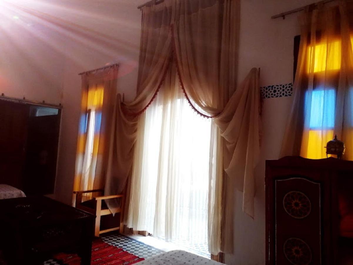 Sendis Dar Hostel Fez Bagian luar foto