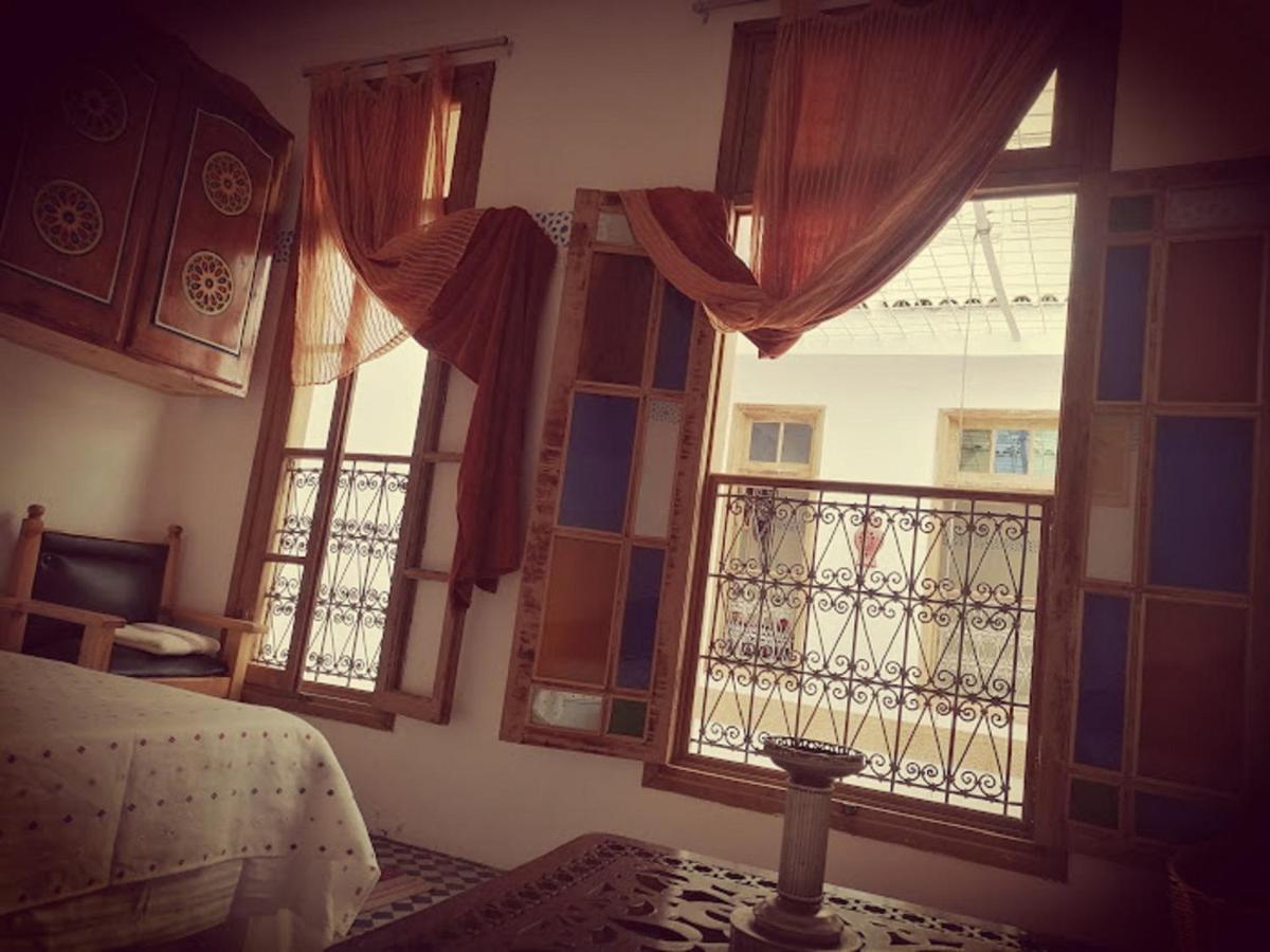 Sendis Dar Hostel Fez Bagian luar foto