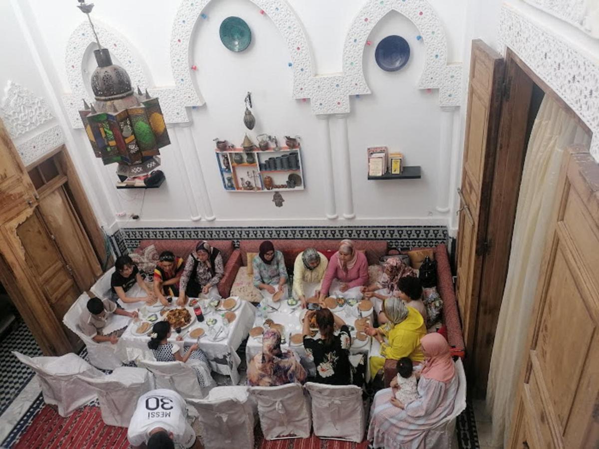 Sendis Dar Hostel Fez Bagian luar foto